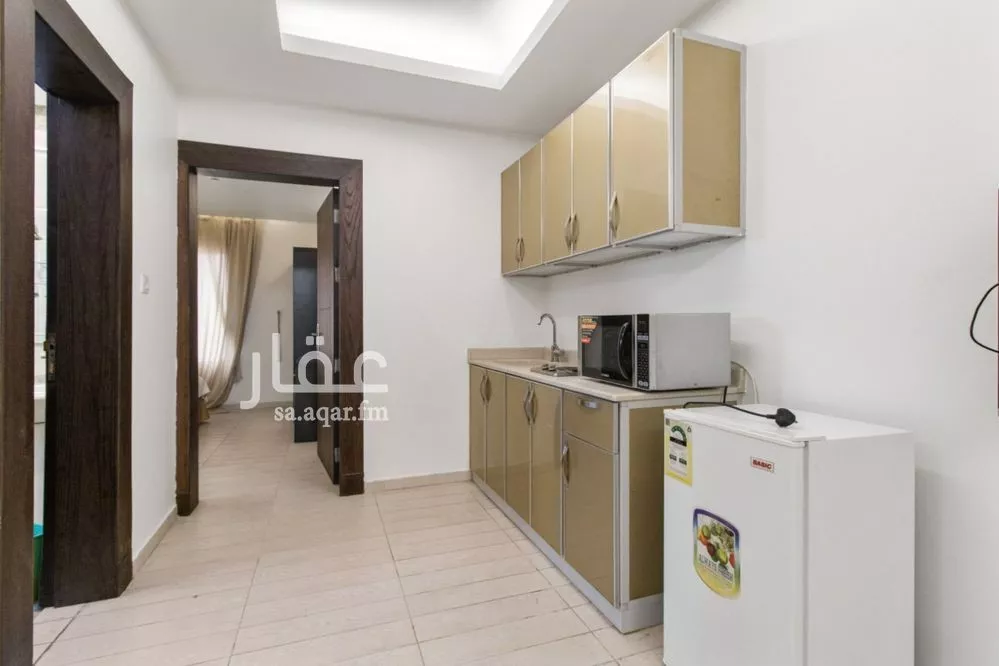 744 sqm building in Al Olaya 11