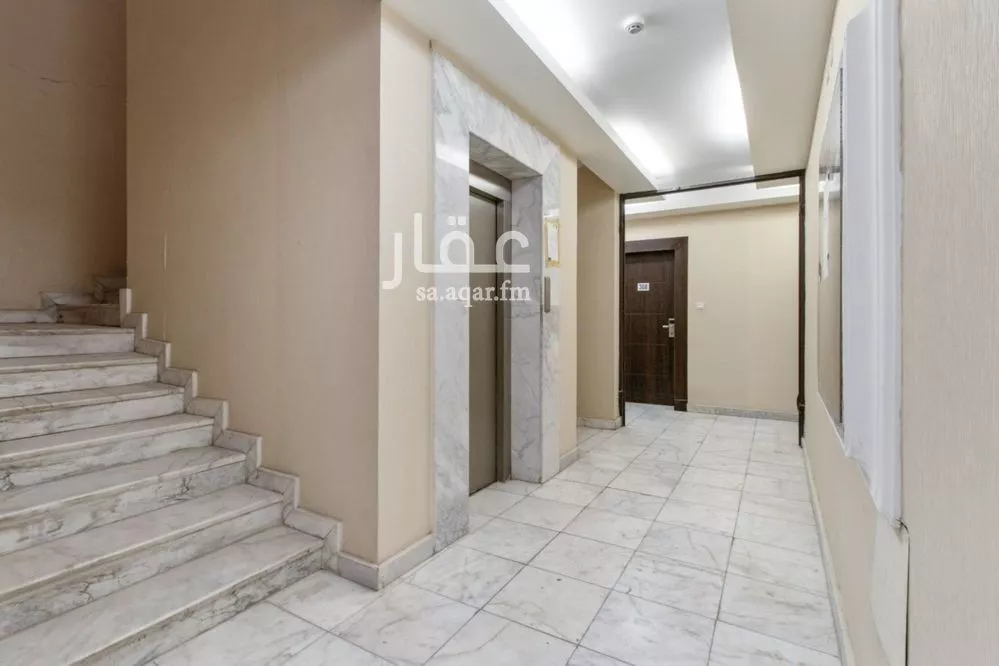 744 sqm building in Al Olaya 12
