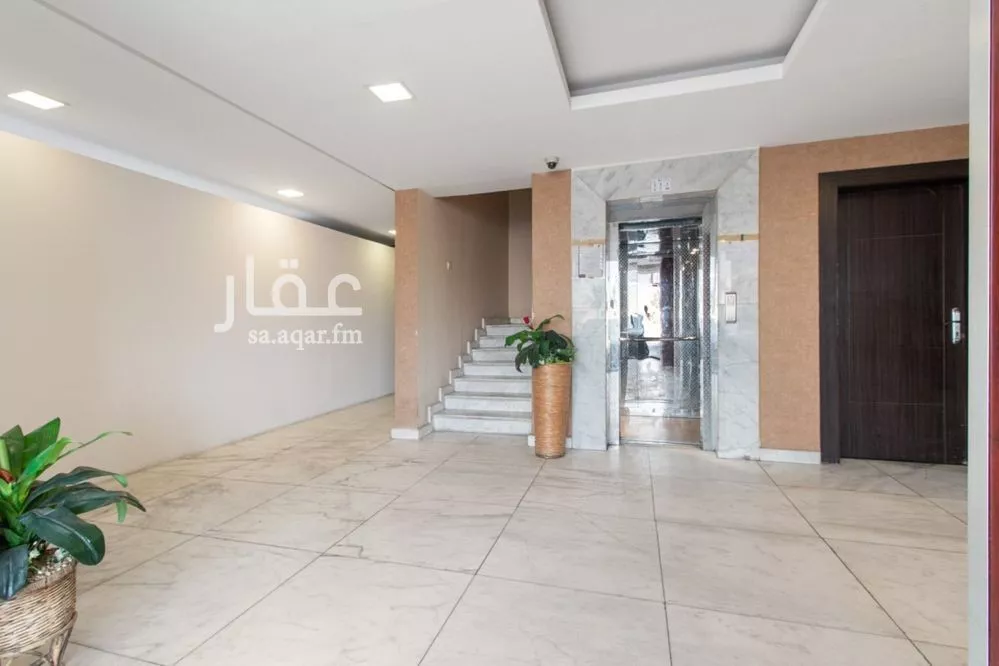 744 sqm building in Al Olaya 15