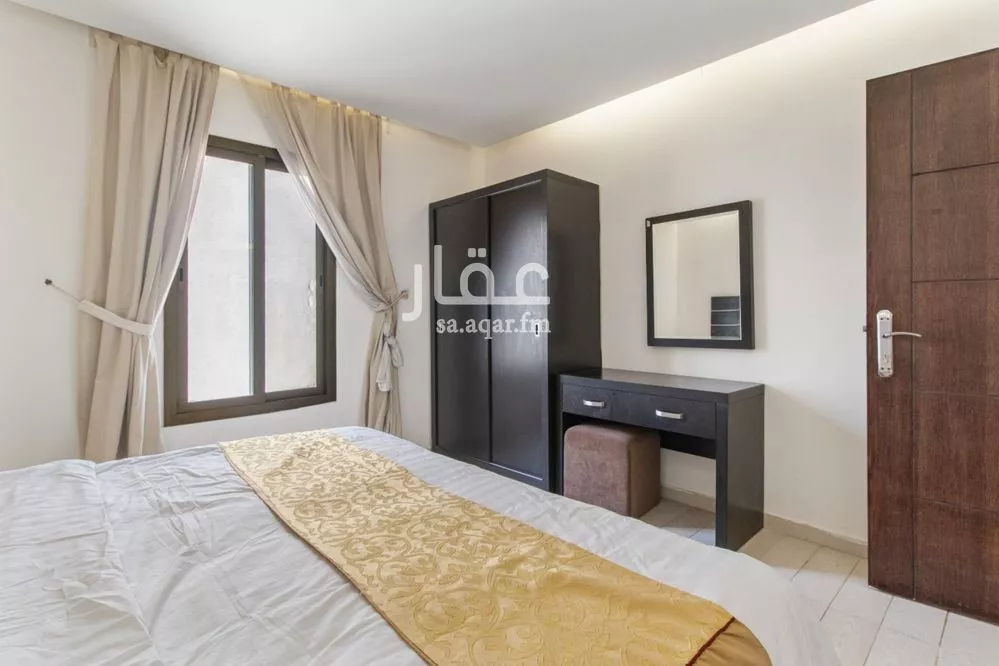 744 sqm building in Al Olaya 4