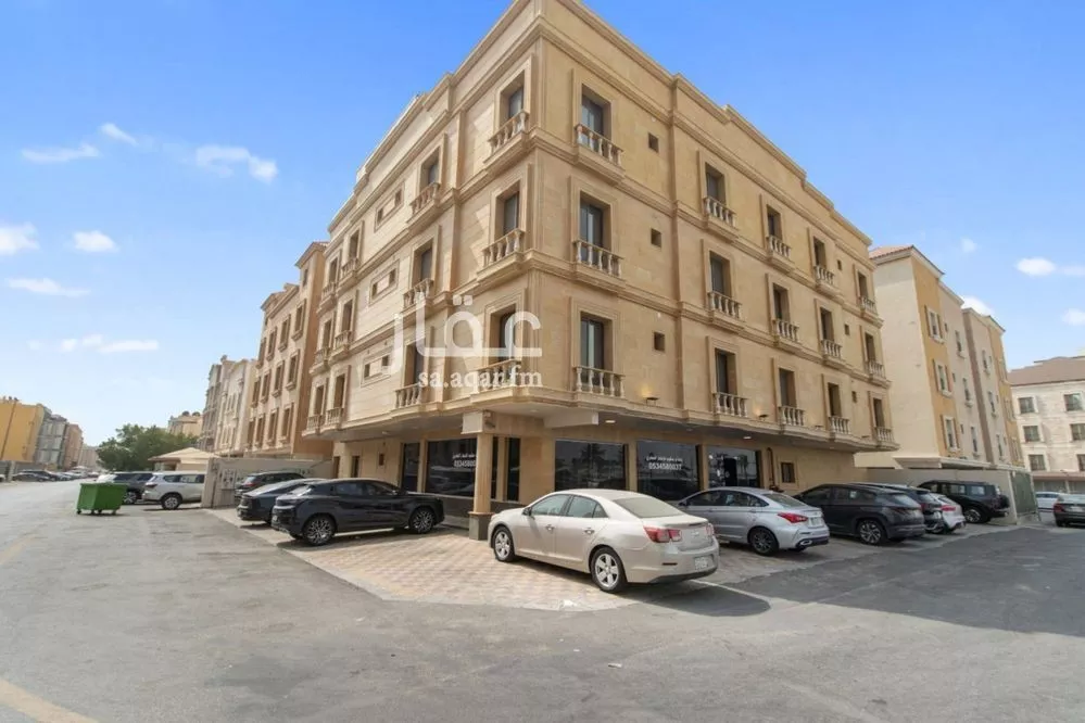 744 sqm building in Al Olaya 5