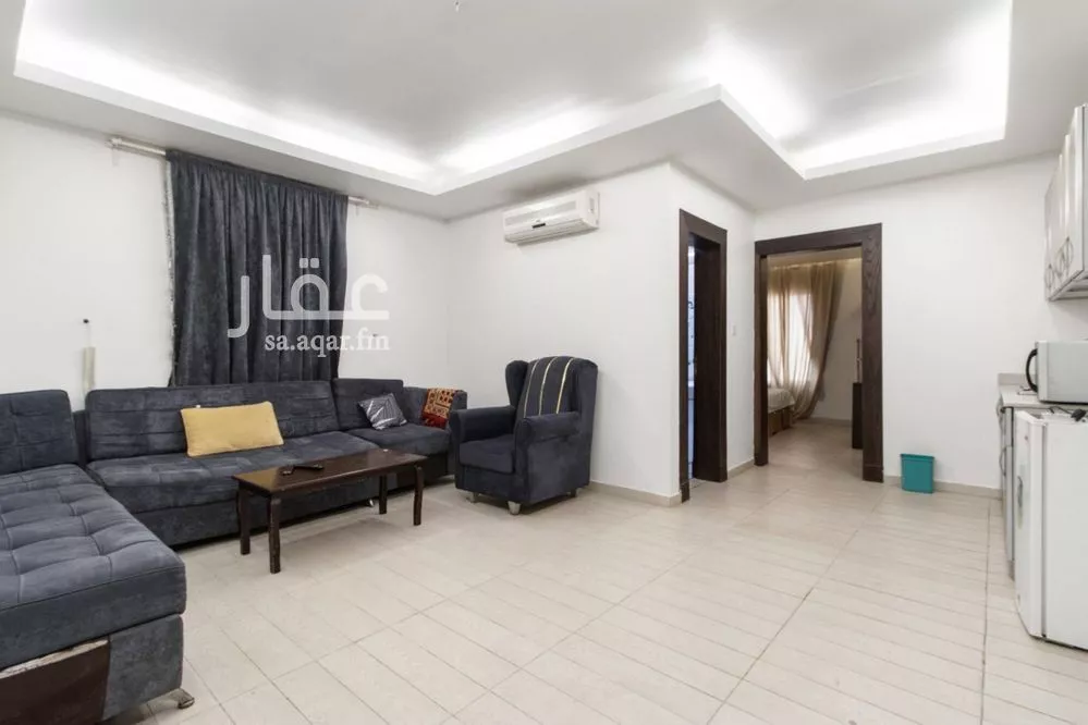 744 sqm building in Al Olaya 8