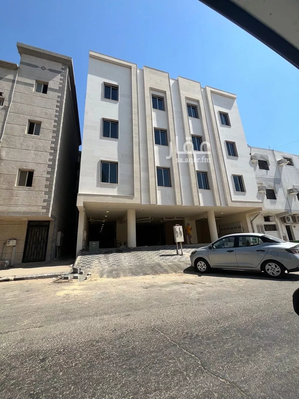 325 sqm building in Al Thuqbah 2