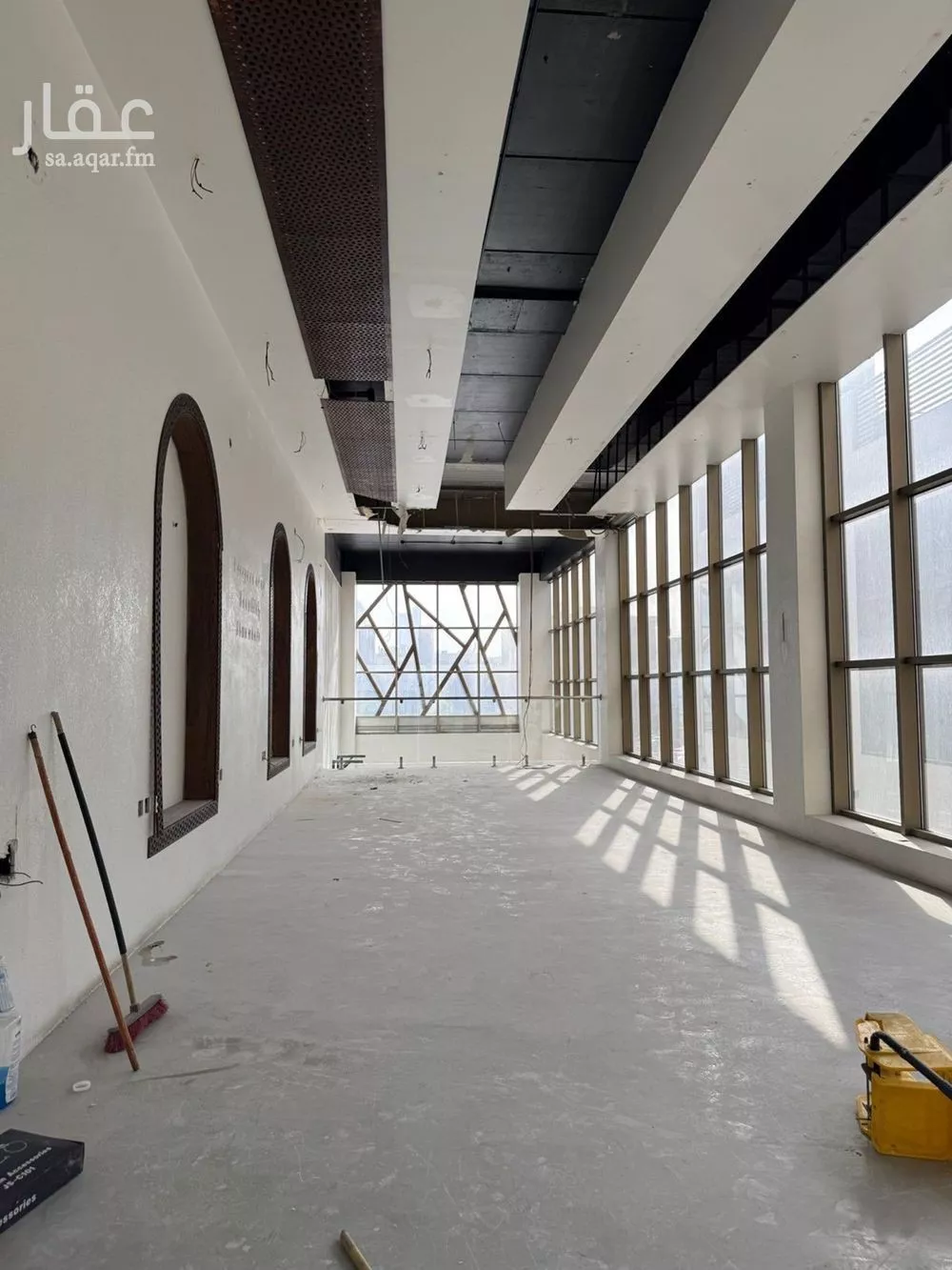 2082 sqm shop in Al Corniche 8