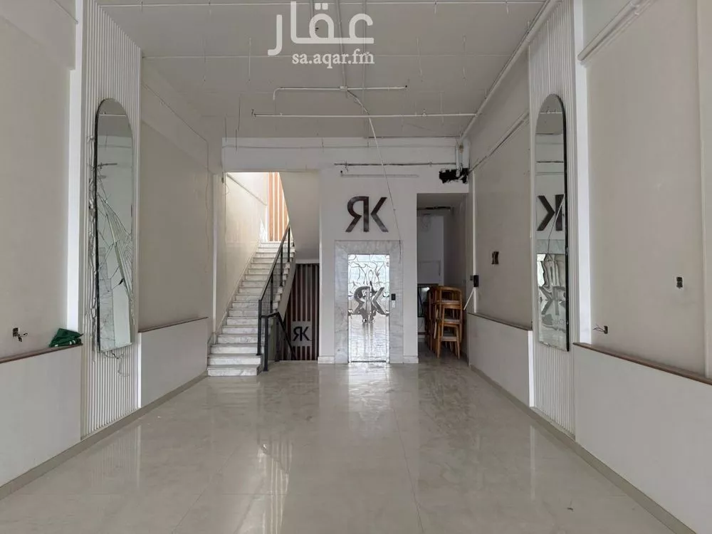 2082 sqm shop in Al Corniche 9
