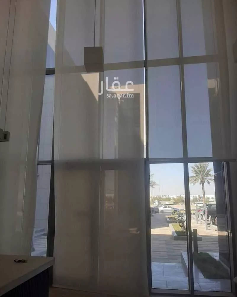 محل 2061 م² في العليا 4