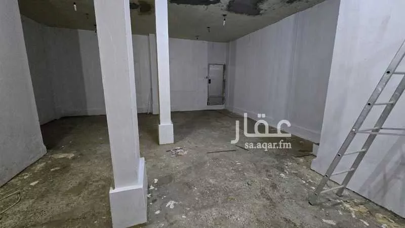 محل 232 م² في الثقبة 5