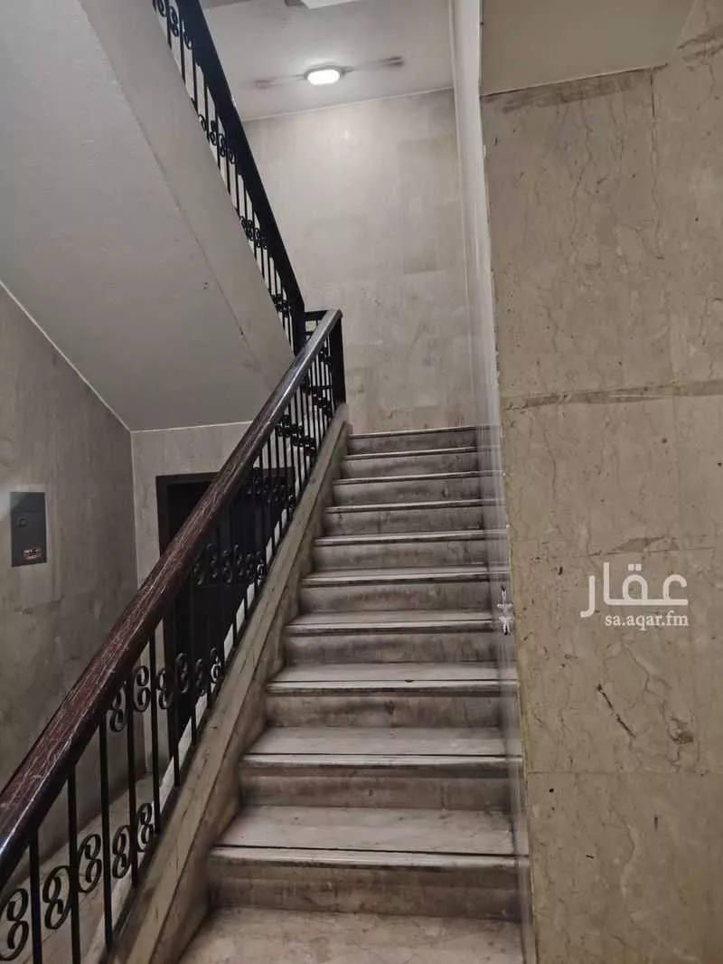 عمارة 325 م² في الثقبة 4
