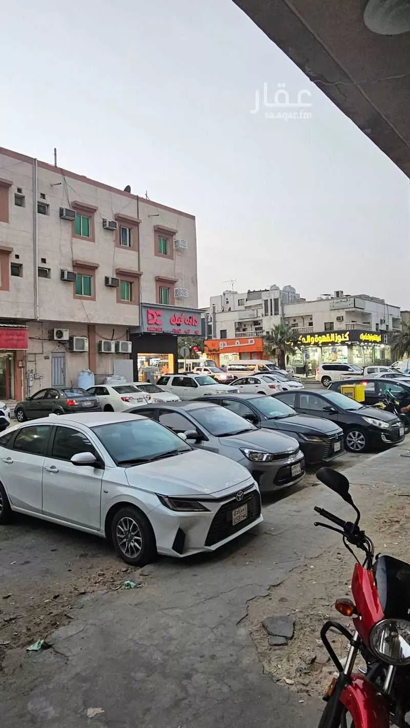 325 sqm building in Al Thuqbah 3