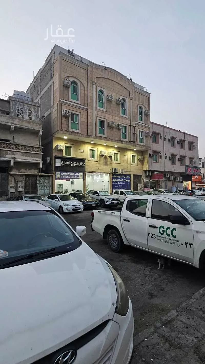 325 sqm building in Al Thuqbah 4