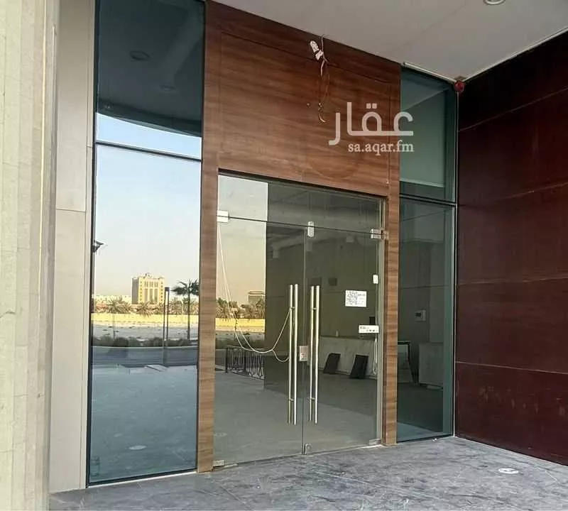 محل 2347 م² في الكورنيش 5