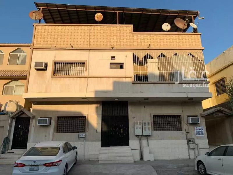 325 sqm building in Al Thuqbah 2