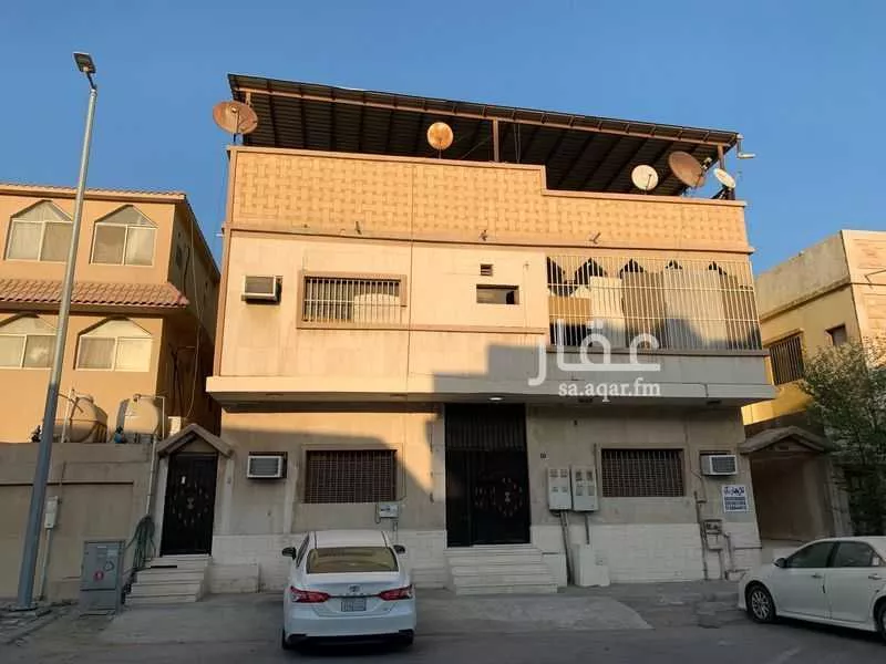 325 sqm building in Al Thuqbah 3
