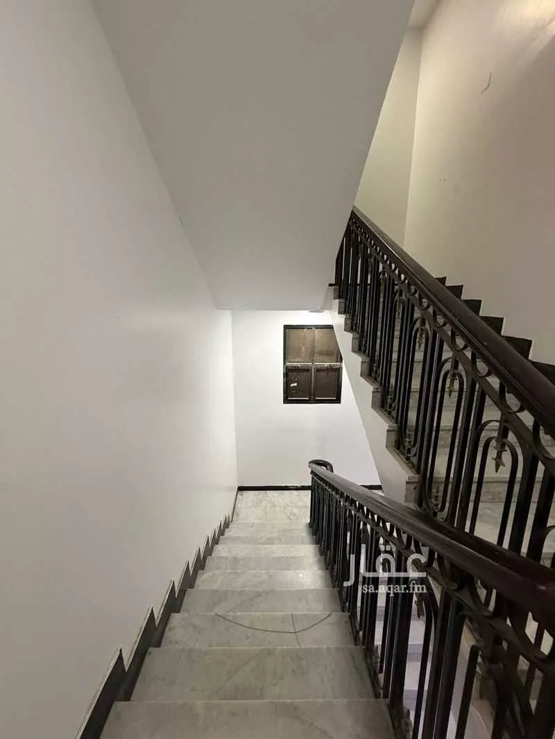 عمارة 348 م² في مدينة العمال 4