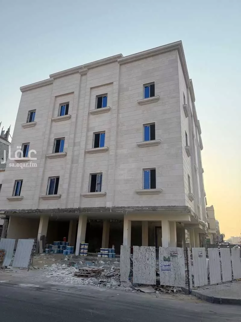 325 sqm building in Al Thuqbah 4