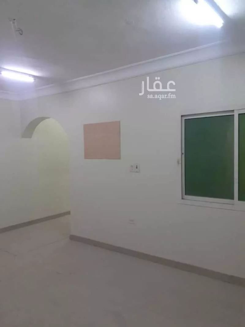 325 sqm building in Al Thuqbah 3
