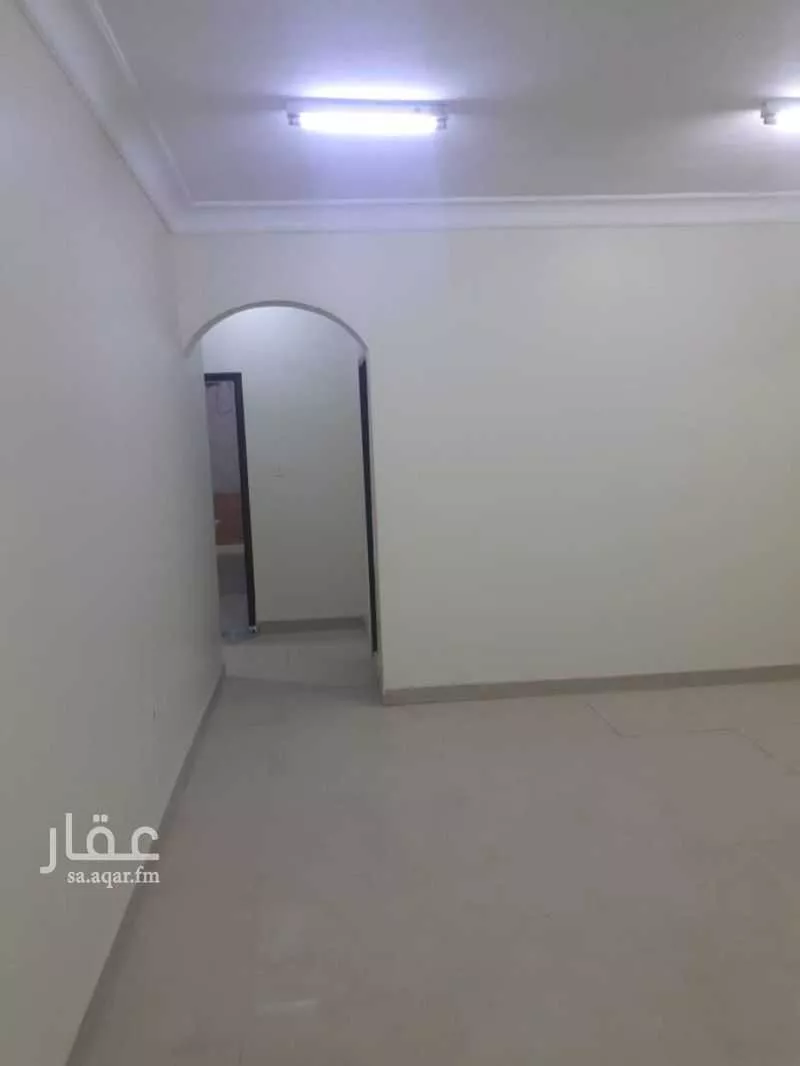 325 sqm building in Al Thuqbah 4