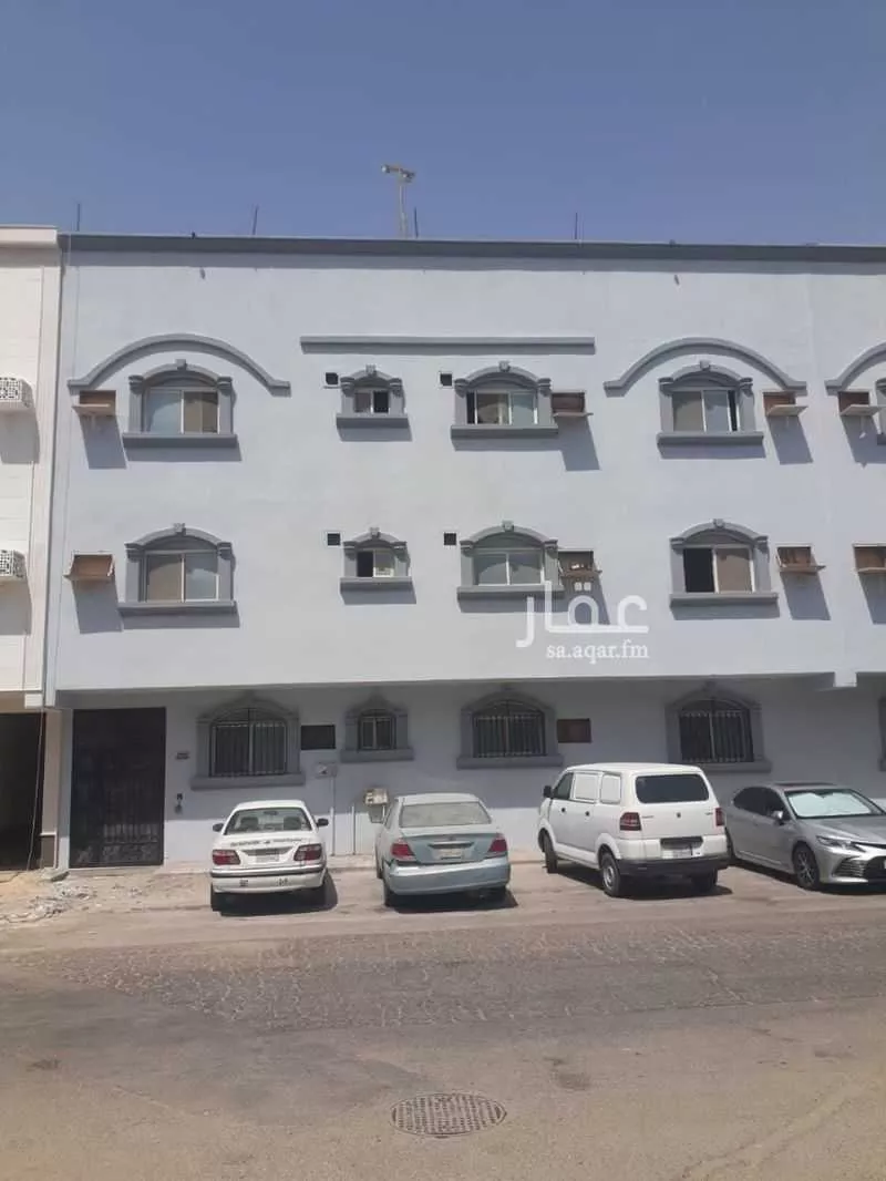 325 sqm building in Al Thuqbah 6