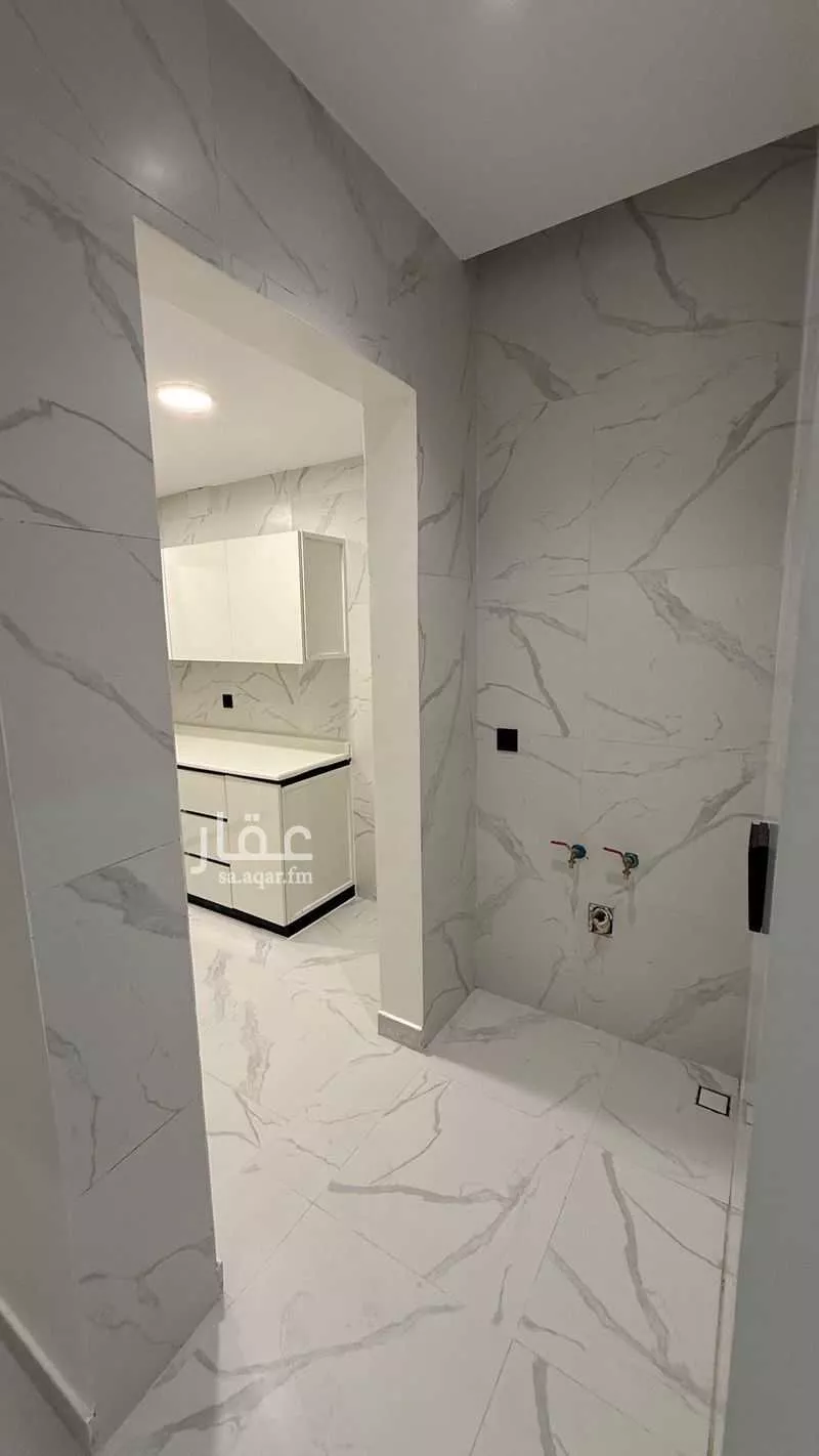 عمارة 348 م² في العقربية 13