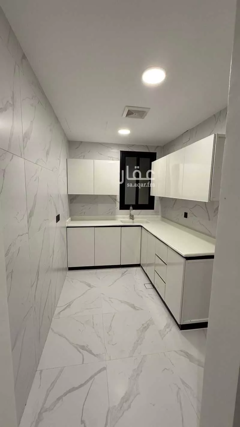عمارة 348 م² في العقربية 16