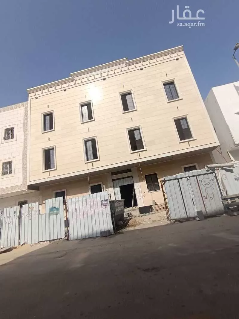 325 sqm building in Al Thuqbah 2