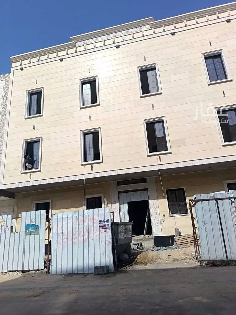 325 sqm building in Al Thuqbah 3