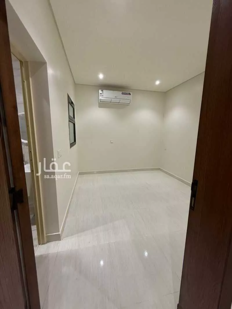 325 sqm building in Al Thuqbah 4