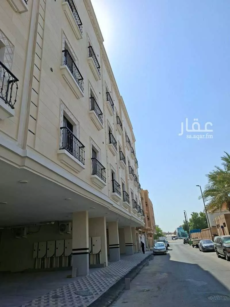 325 sqm building in Al Thuqbah 4
