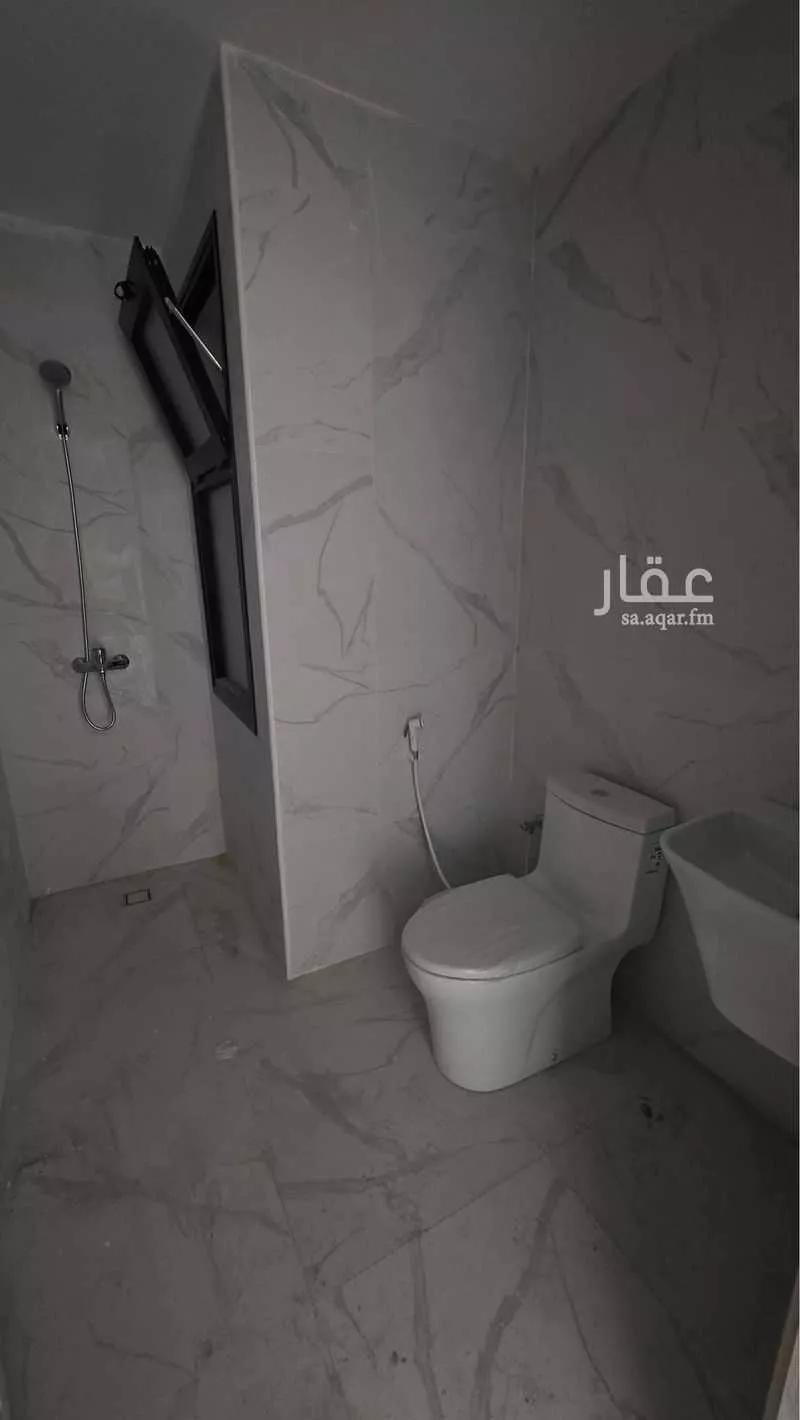 عمارة 348 م² في العقربية 8