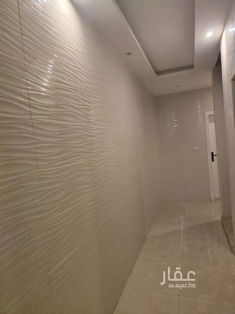 325 sqm building in Al Thuqbah 3