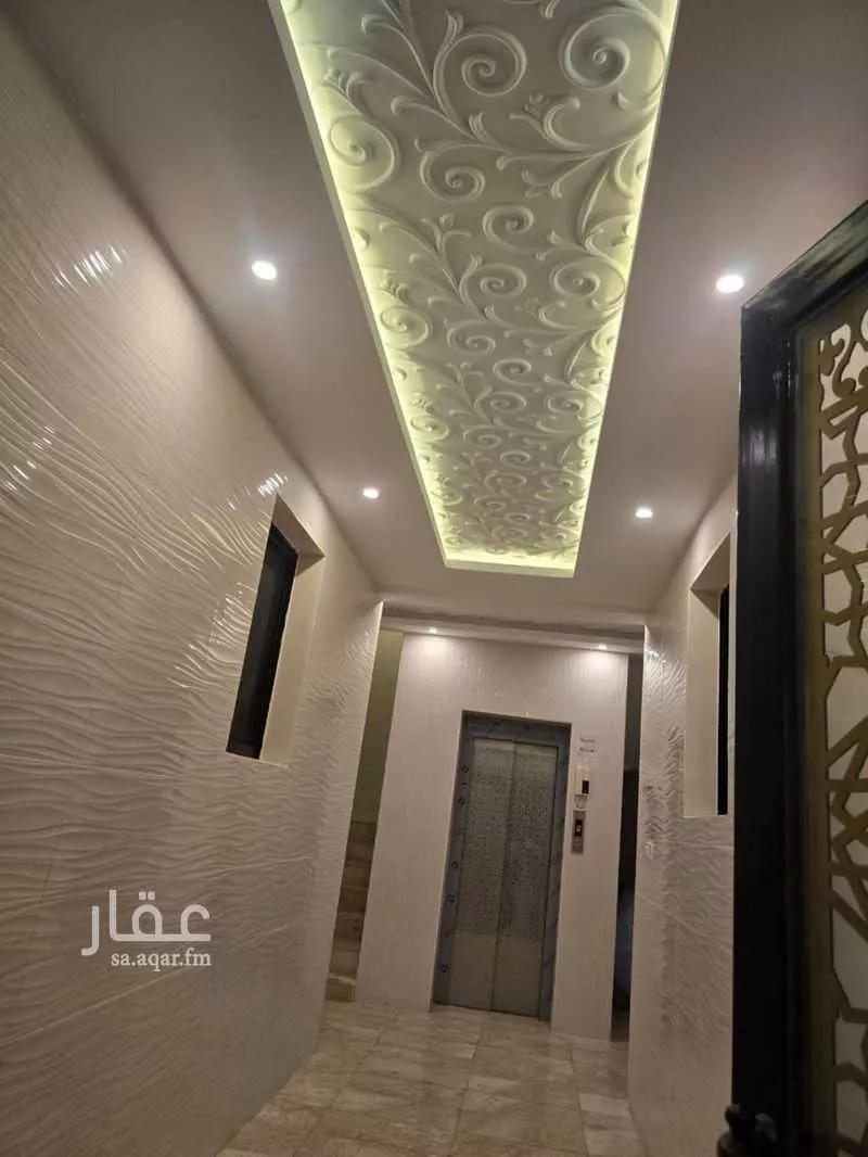 325 sqm building in Al Thuqbah 4