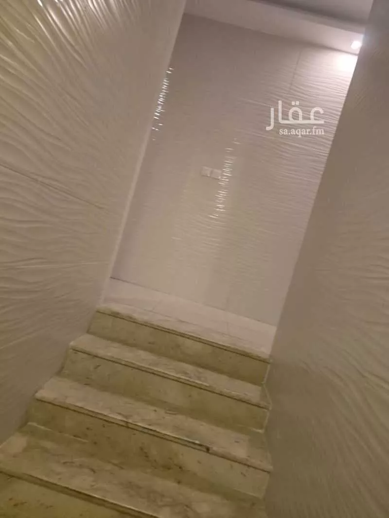 325 sqm building in Al Thuqbah 5