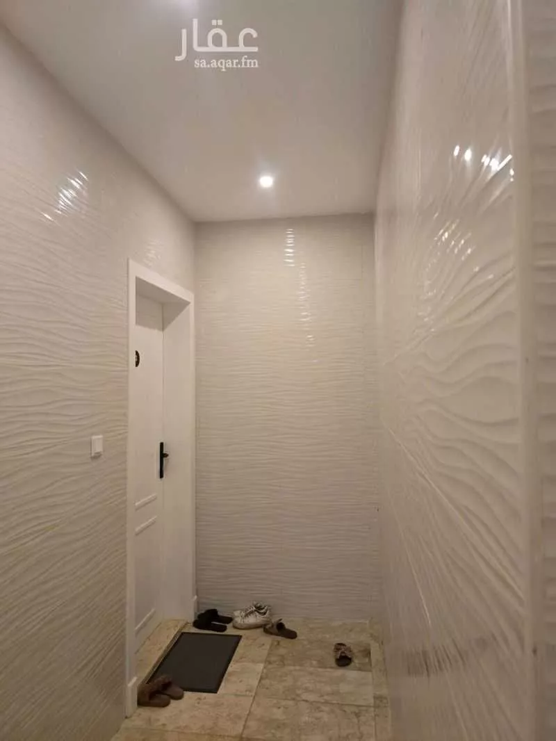 325 sqm building in Al Thuqbah 7