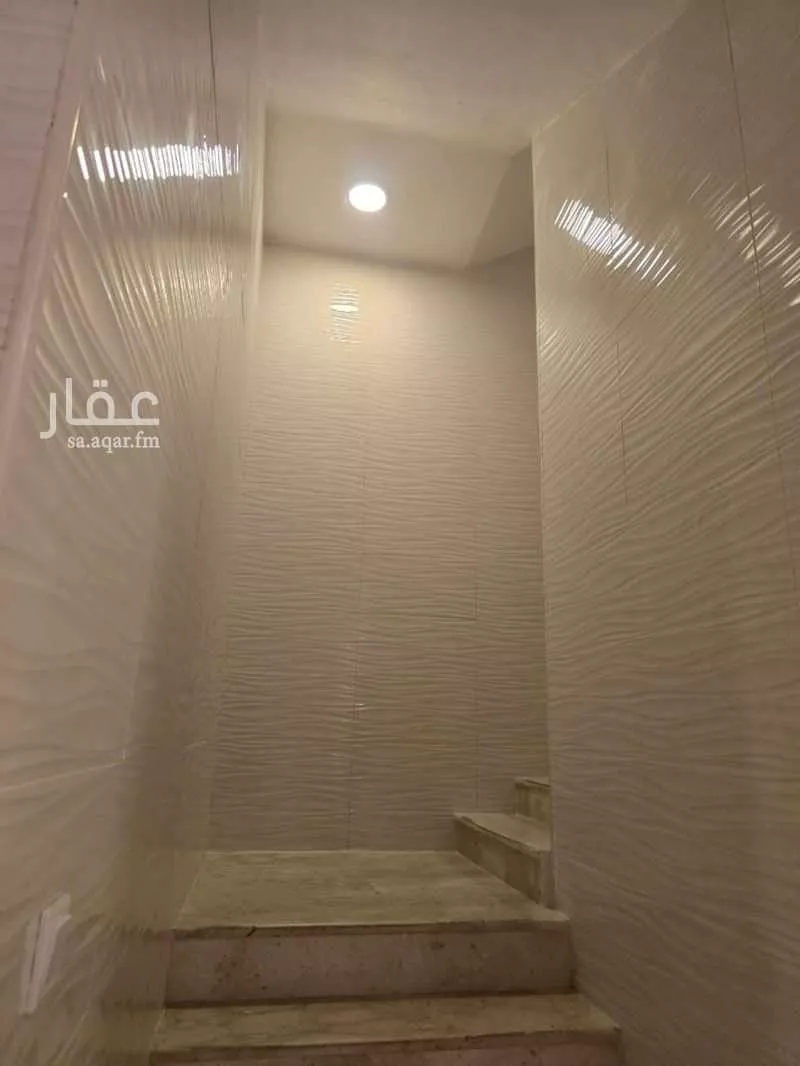 325 sqm building in Al Thuqbah 8