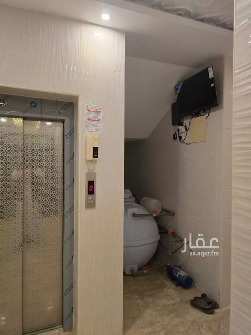 325 sqm building in Al Thuqbah 9