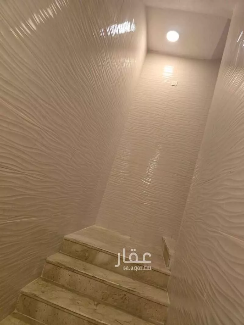 325 sqm building in Al Thuqbah 10