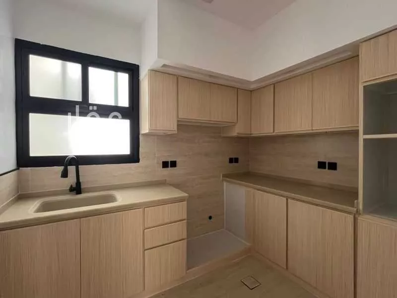 عمارة 611 م² في الراكة الشمالية 11