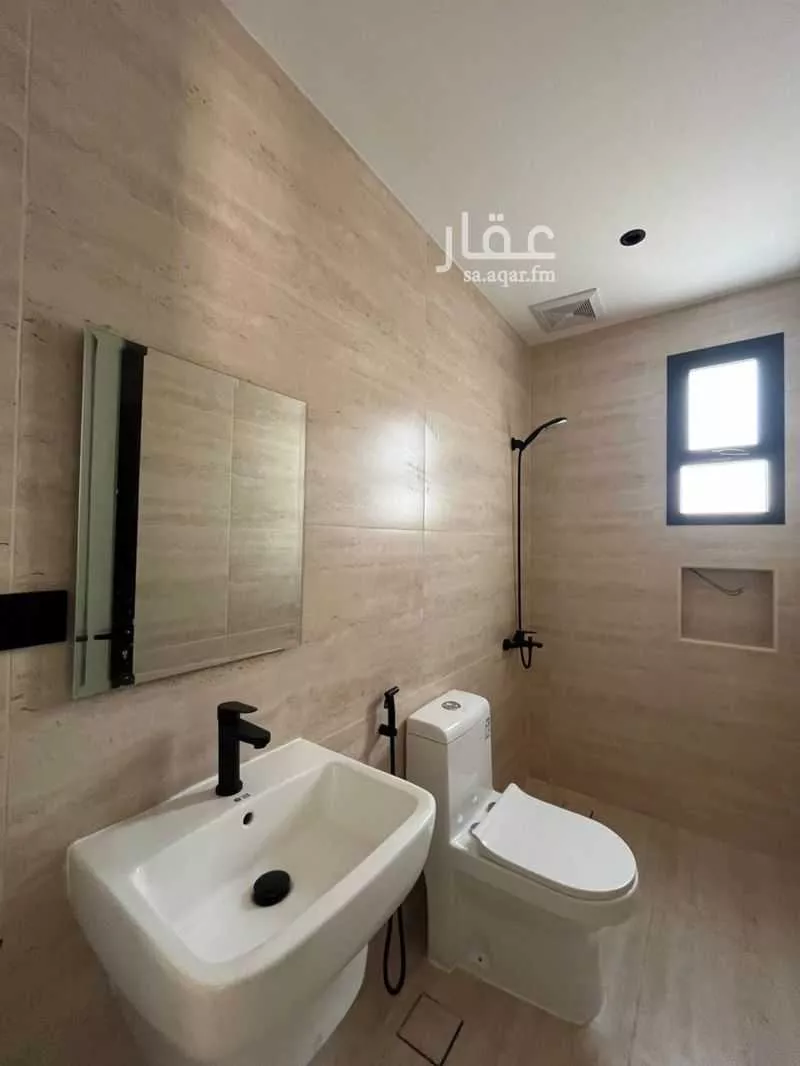 عمارة 611 م² في الراكة الشمالية 8