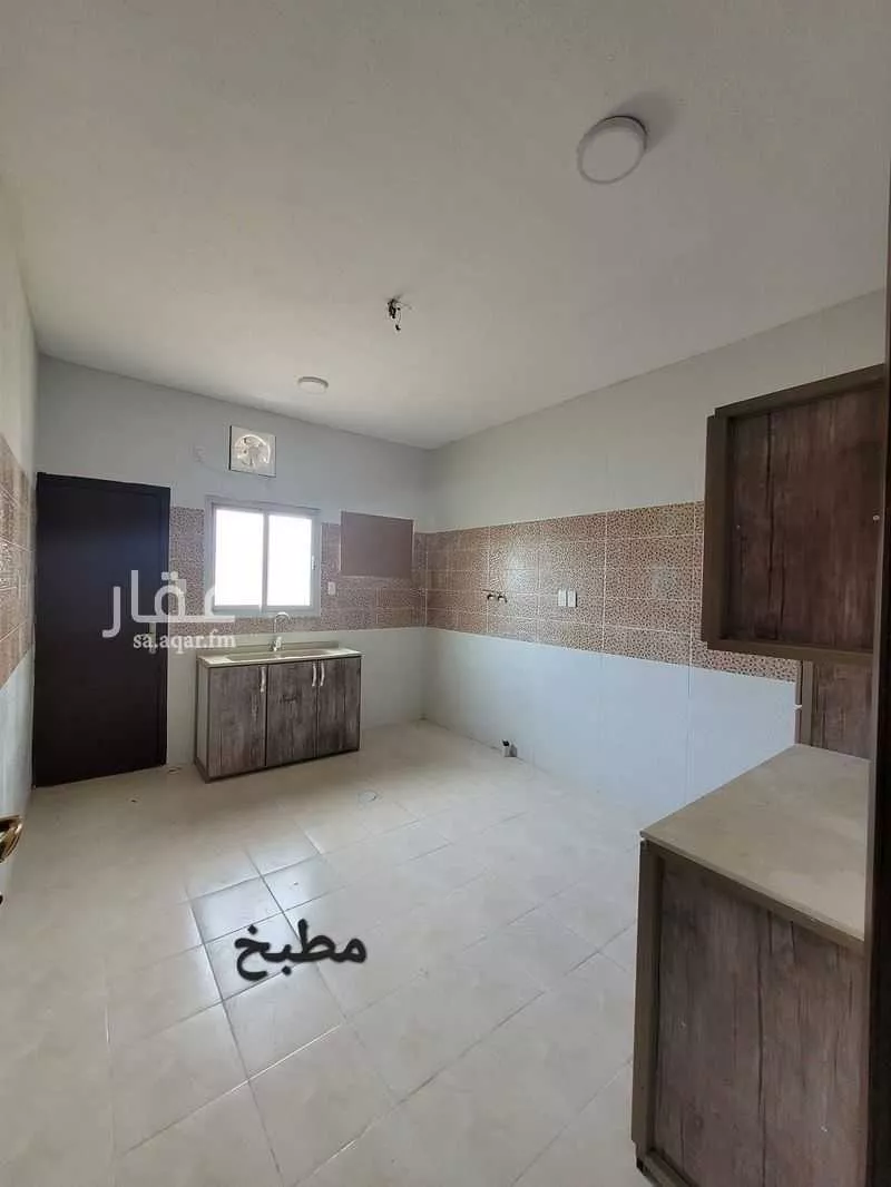 348 sqm building in Al Aqrabiyah 4