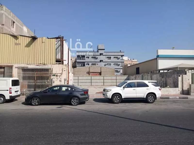 325 sqm land in Al Thuqbah 3