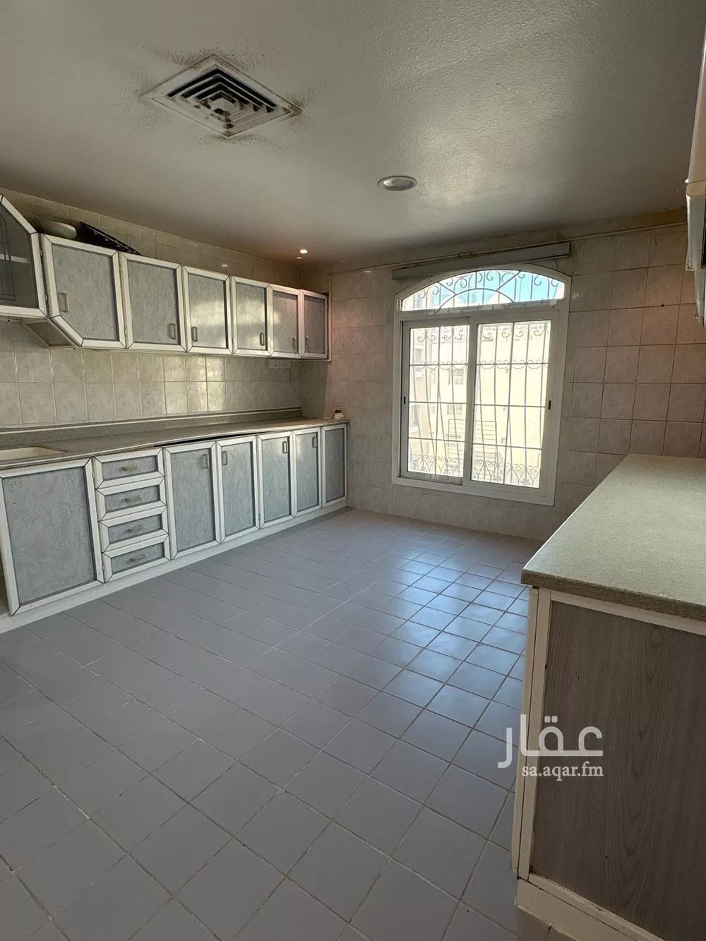 600 sqm building in Al Bandariyah 6