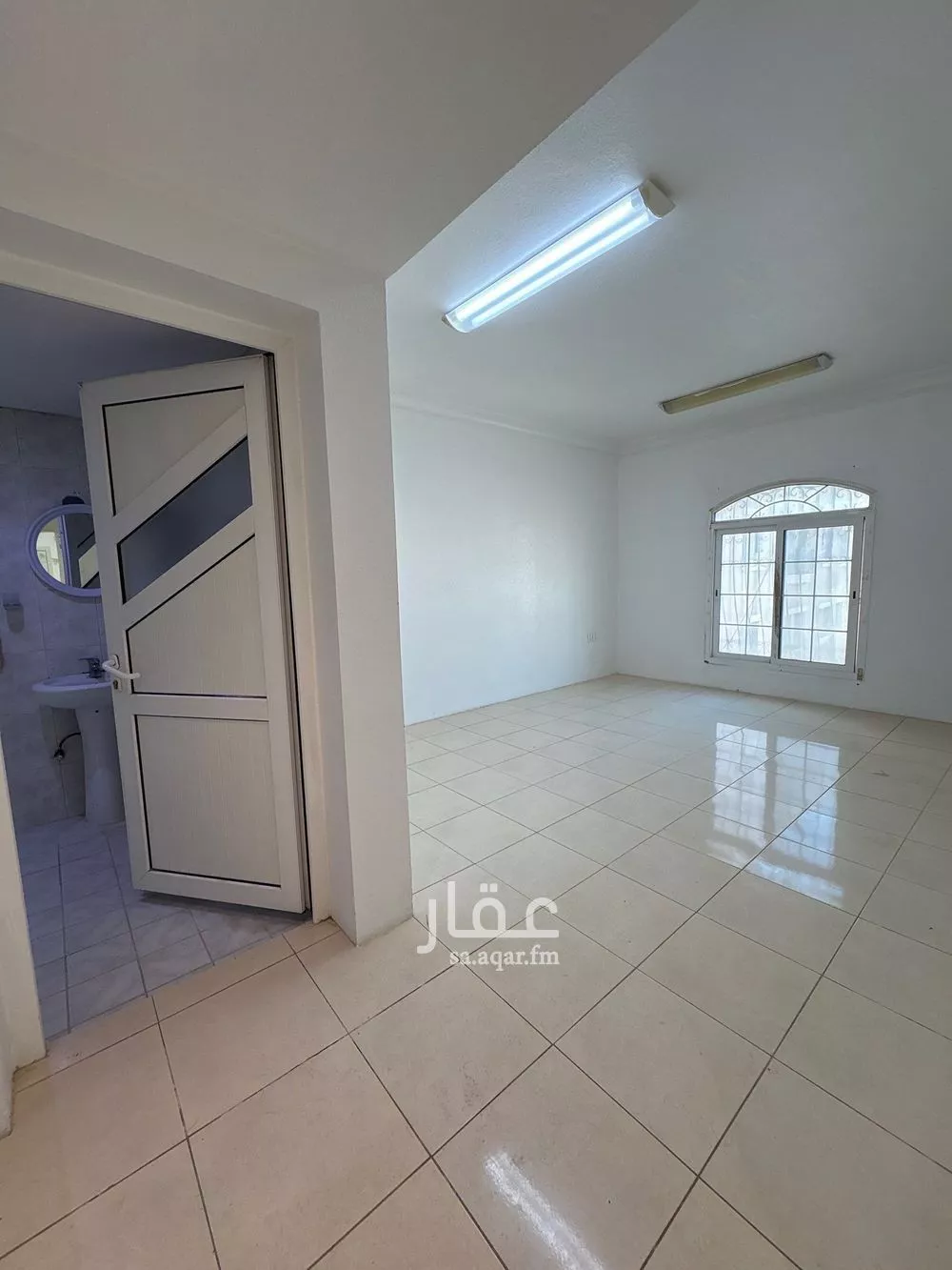 600 sqm building in Al Bandariyah 8