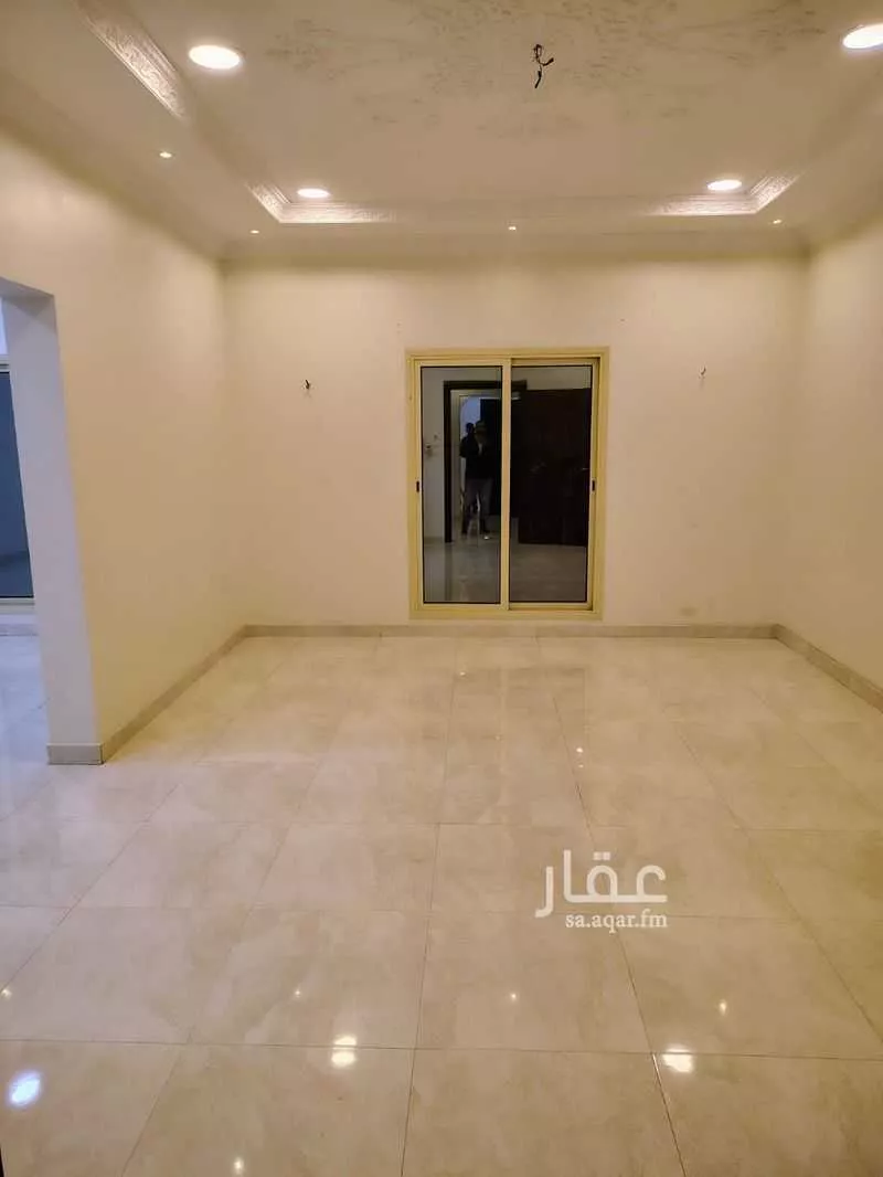 600 sqm building in Al Olaya 8