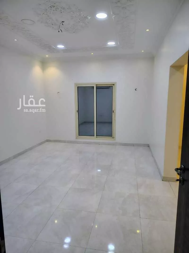 600 sqm building in Al Olaya 9
