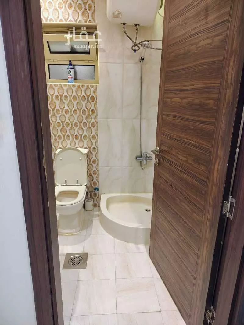 600 sqm building in Al Olaya 10