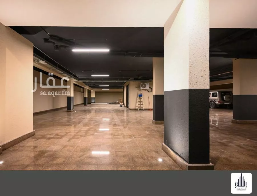 600 sqm building in Al Olaya 2