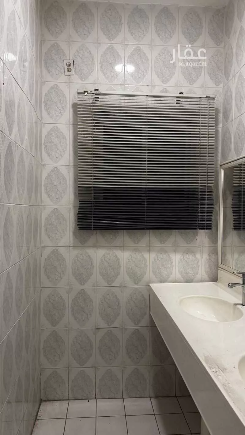325 sqm building in Al Thuqbah 11