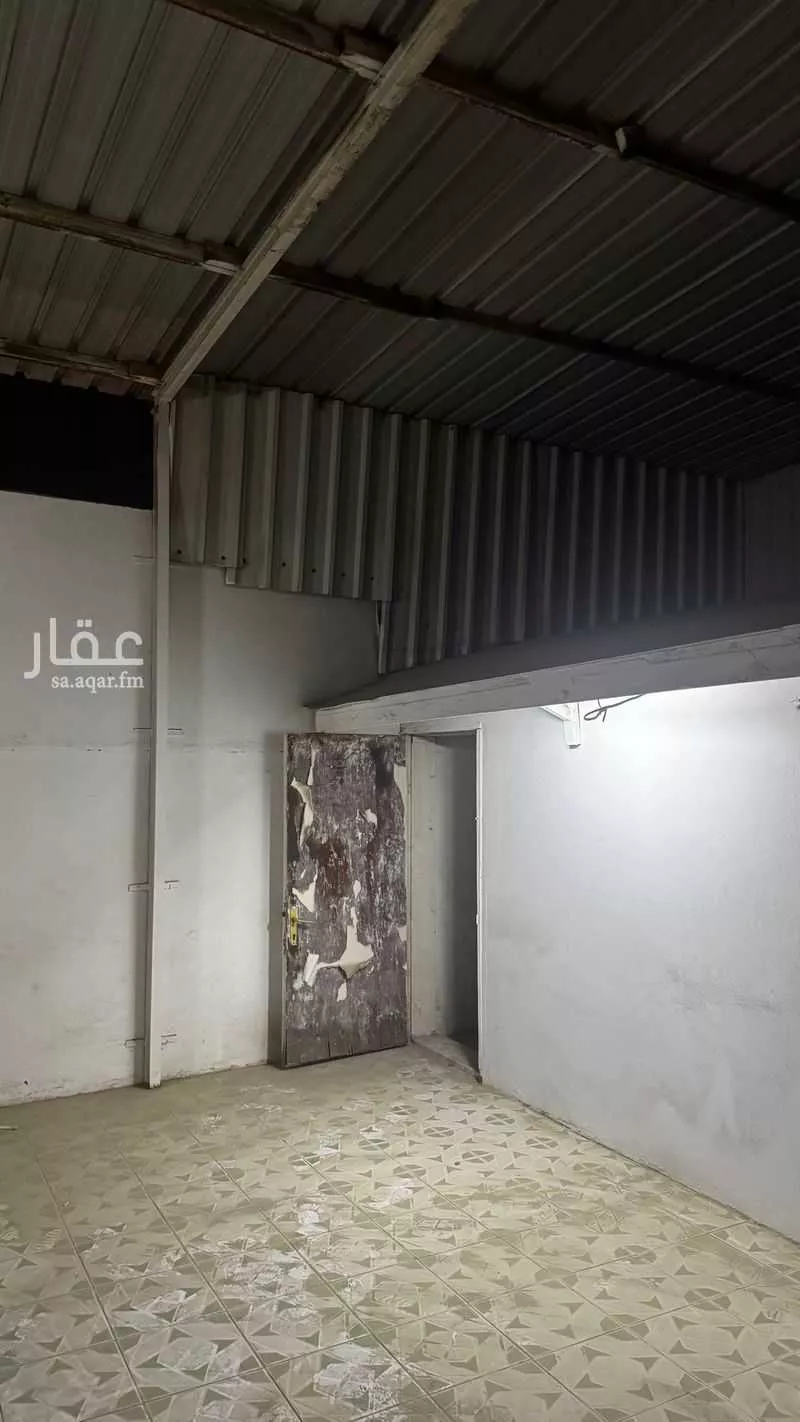 325 sqm building in Al Thuqbah 17