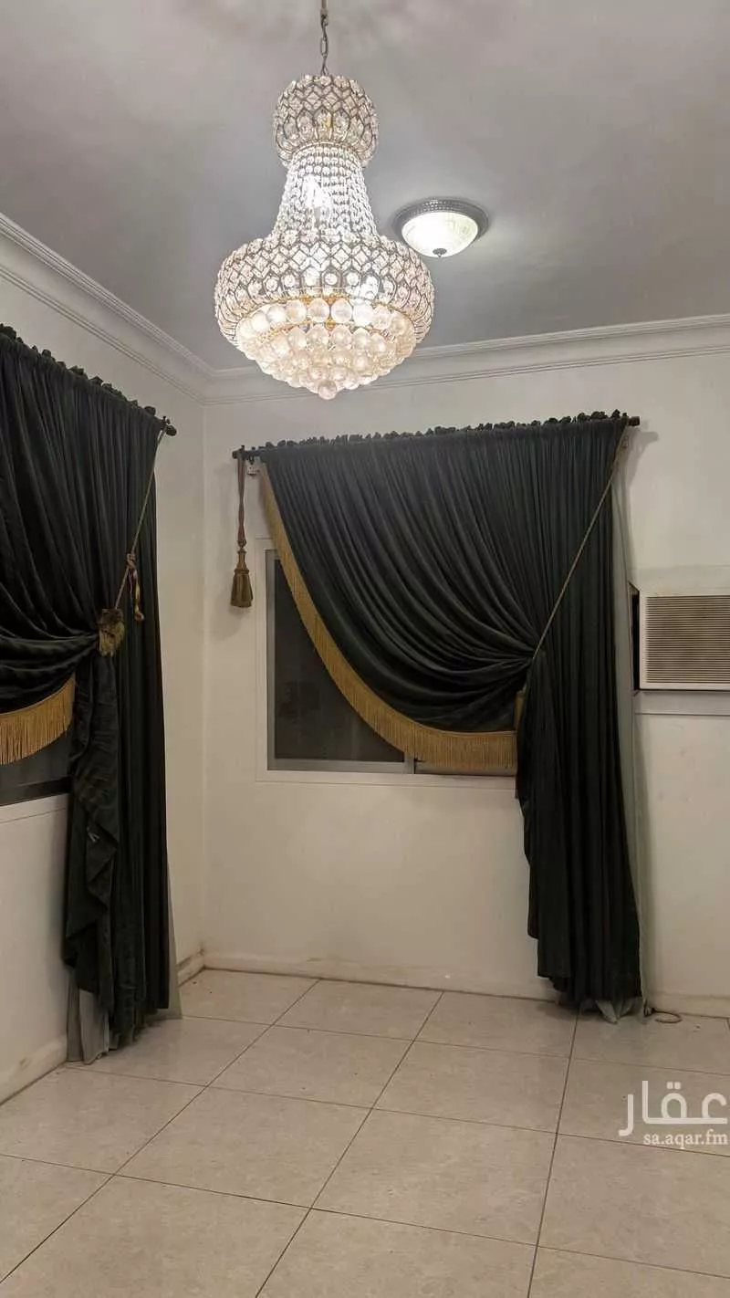 325 sqm building in Al Thuqbah 3