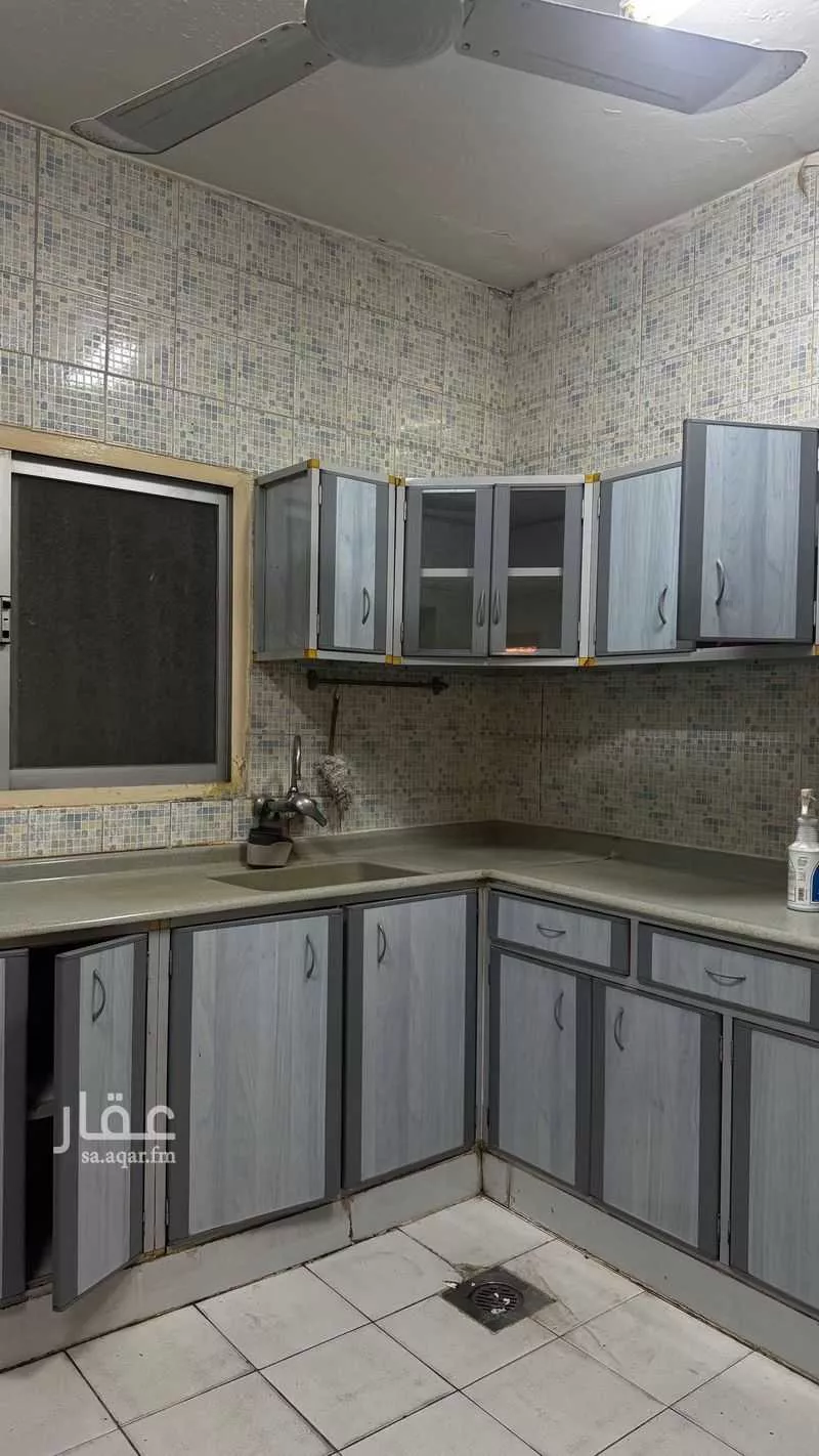 325 sqm building in Al Thuqbah 4